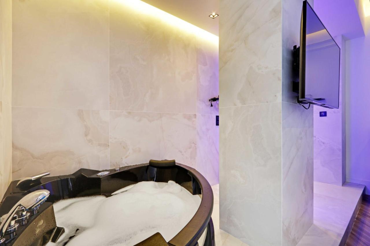 Private Suite With Jacuzzi - 2P - Rivoli Paris Eksteriør bilde